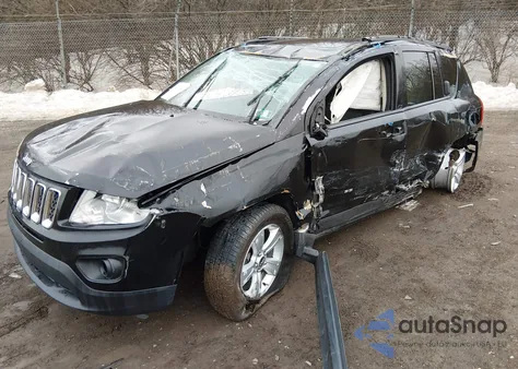 2013 Jeep Compass Latitude z USA, uszkodzony, nr VIN 1C4NJDEB2DD209145